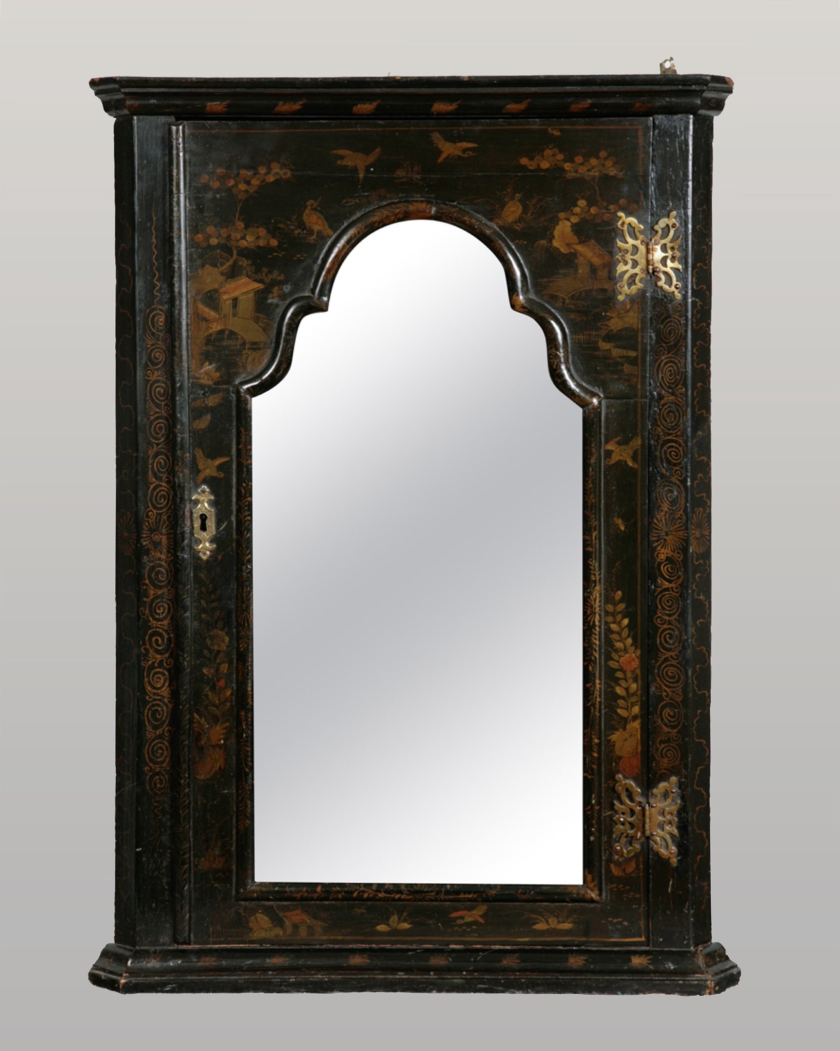 18TH CENTURY ANTIQUE ENGLISH QUEEN ANNE CHINOISERIE LACQUER CORNER CUPBOARD